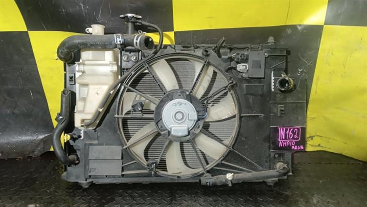 Радиатор основной Тойота Аква в Ачинске 116562