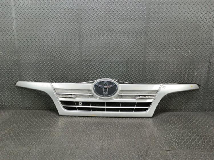 Решетка радиатора Тойота Тойоайс в Ачинске 440640