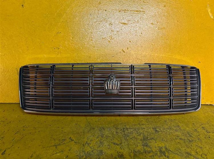 Решетка радиатора Тойота Краун в Ачинске 54549